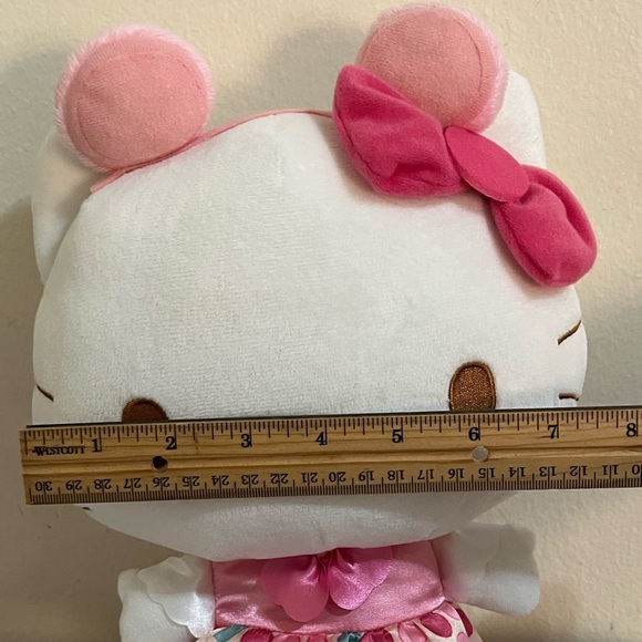 Hello Kitty Plush - Picture 4 of 5